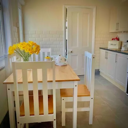Coastal Walks, Log Burner & Hot Tub Villa Llangadwaladr  Exterior photo