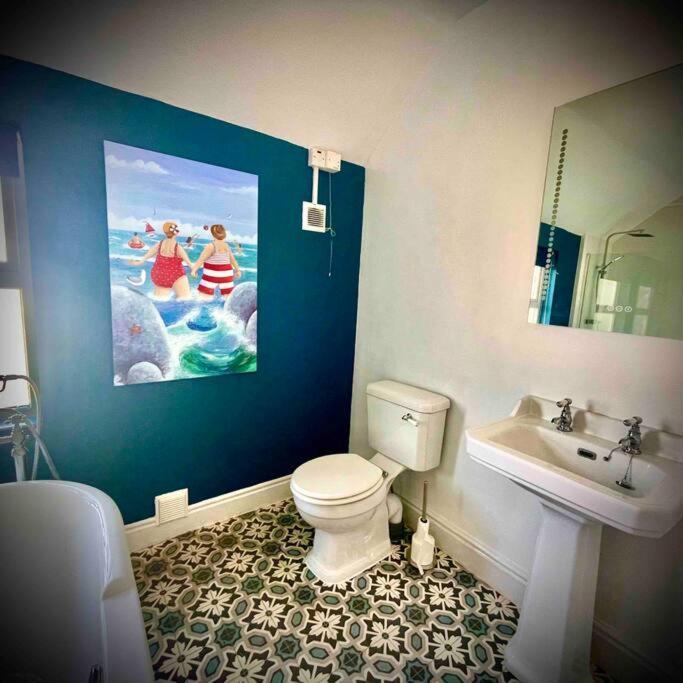 Coastal Walks, Log Burner & Hot Tub Holiday home