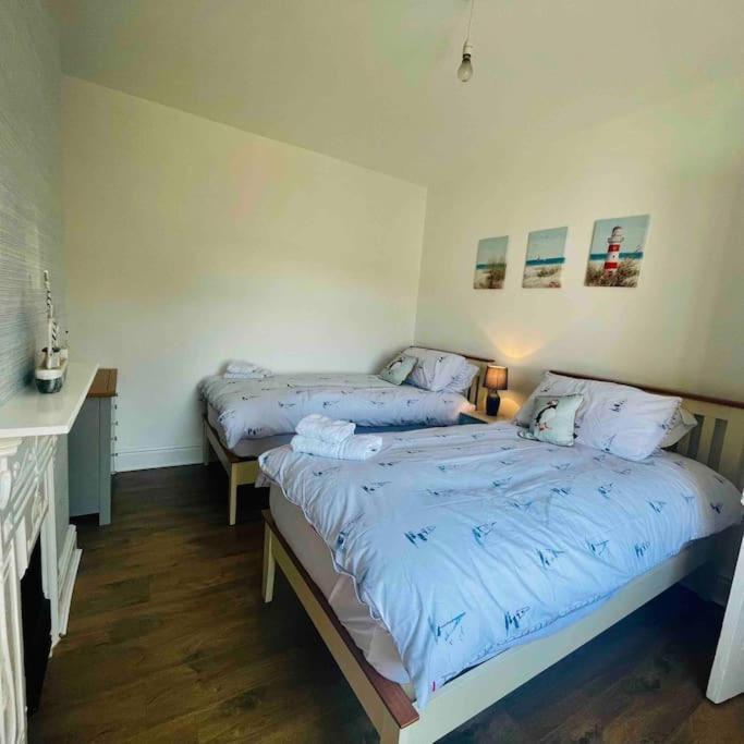 Coastal Walks, Log Burner & Hot Tub Holiday home