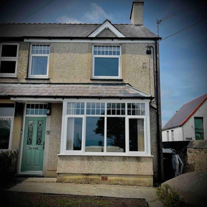 Holiday home Coastal Walks, Log Burner & Hot Tub Llangadwaladr (Anglesey)