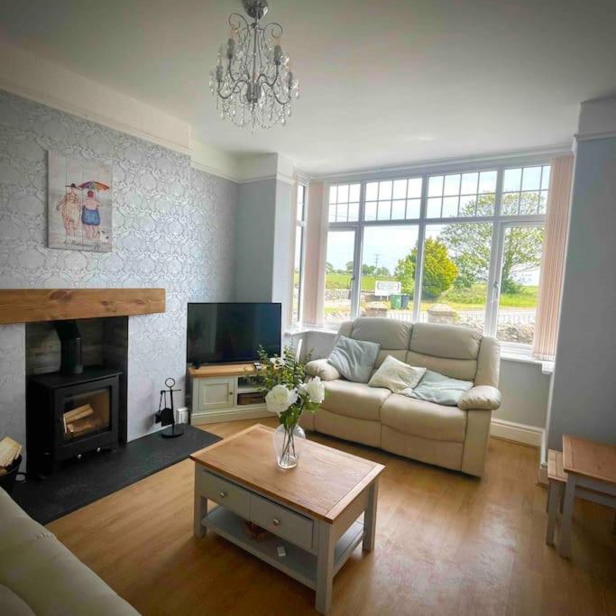 Holiday home Coastal Walks, Log Burner & Hot Tub *